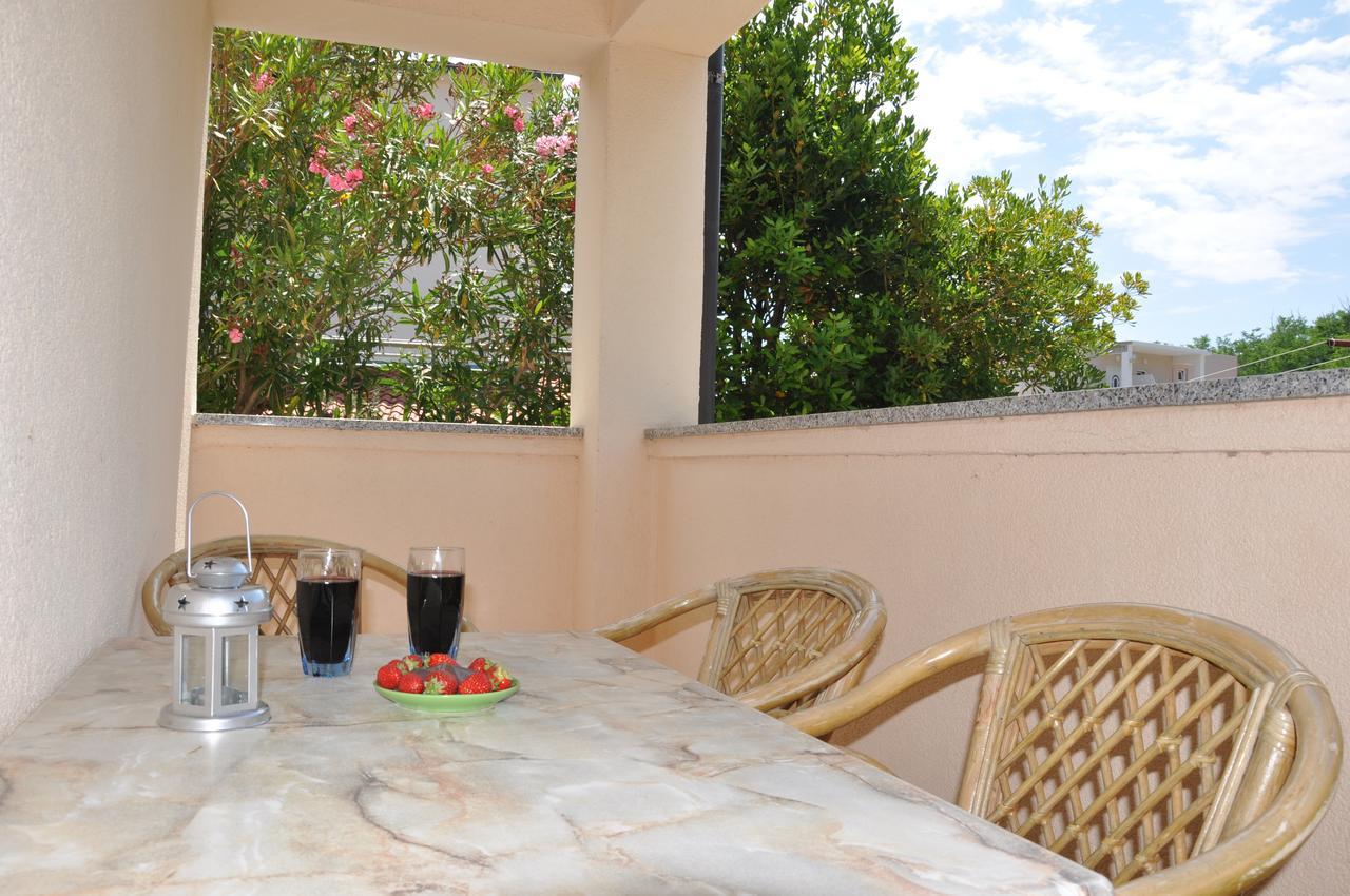 Apartments Mirakul โลปาร์ ภายนอก รูปภาพ