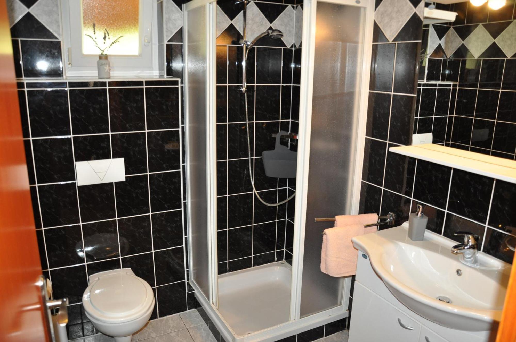 Apartments Mirakul โลปาร์ ภายนอก รูปภาพ